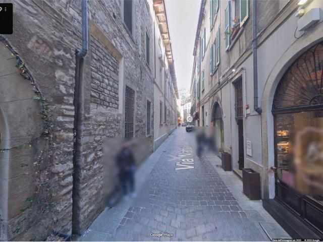 Box in affitto a San Bartolomeo, Como