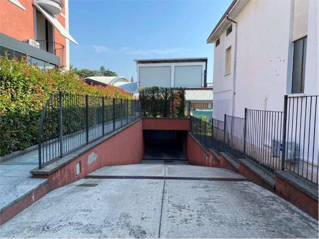 Box in affitto a Tregolo, Costa Masnaga