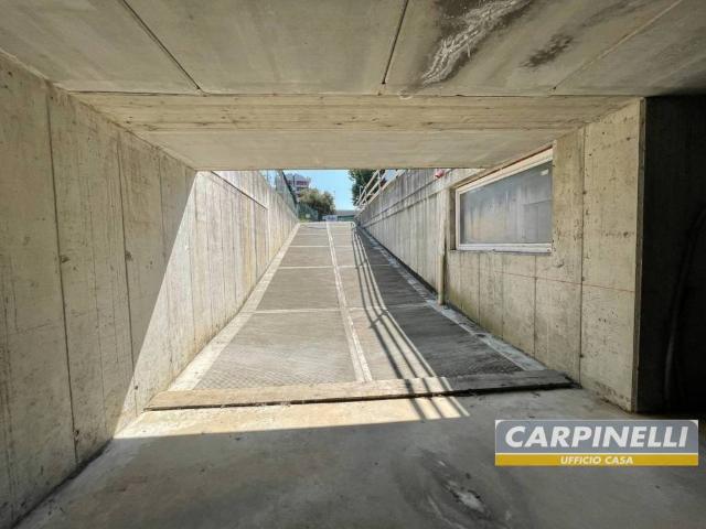 Box in affitto a Spaccone, Desio