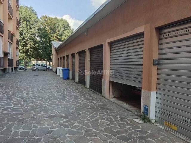 Box in affitto a Pont, Desio