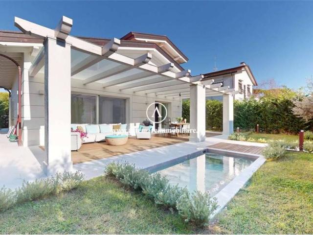 Box in affitto a Forte Dei Marmi, Lucca