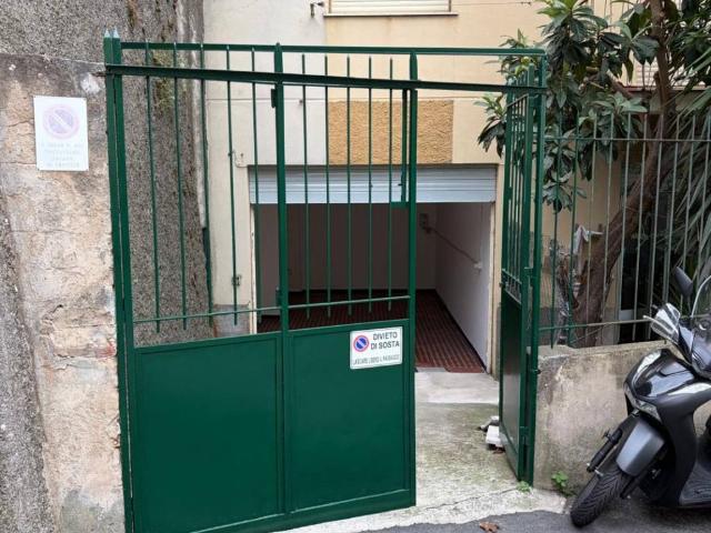 Box in affitto a Righi, Genova