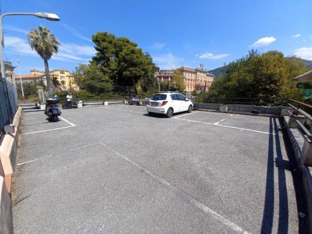 Box in affitto a Levante, Serra Riccò