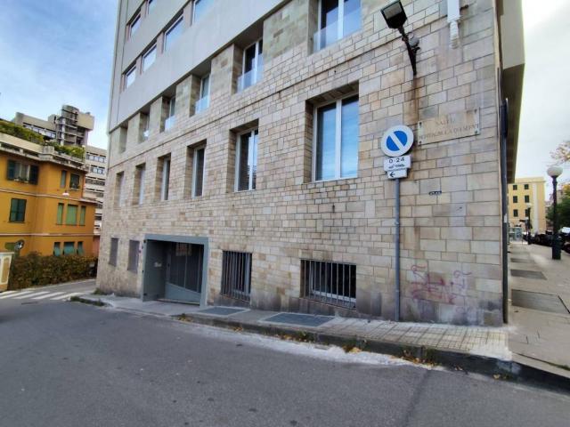 Box in affitto a Centro Est, Serra Riccò