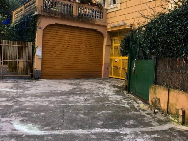 Box in affitto a San Vincenzo, Genova