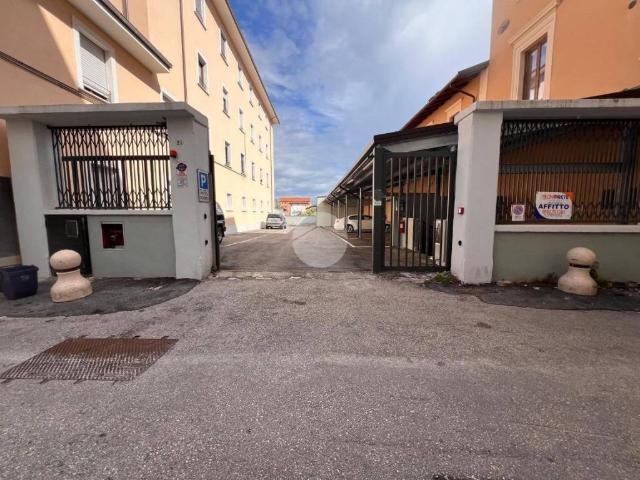 Box in affitto a Quarto di San Giorgio, L'Aquila