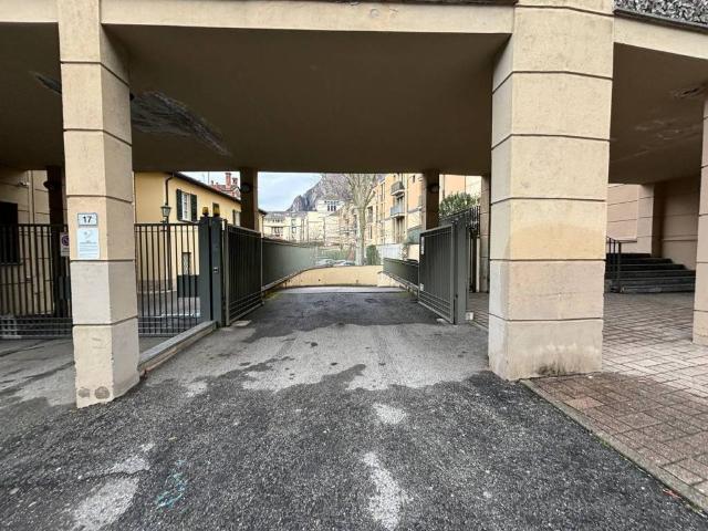 Box in affitto a Castello, Lecco