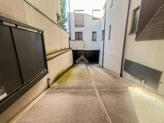 Box in affitto a Lissone, Lombardia