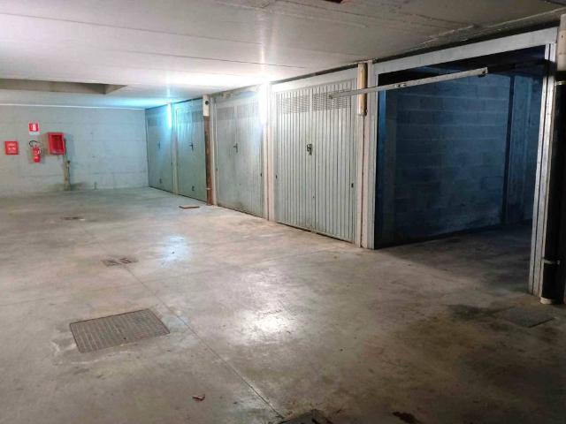 Box in affitto a Cascina Convenio, Lissone