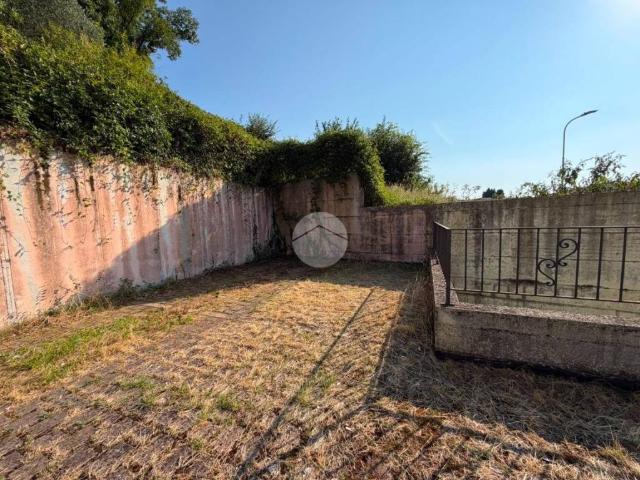 Box in affitto a Lonato, Lombardia