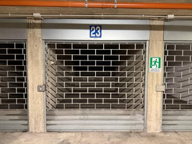 Box in affitto a Municipio 1, Milano