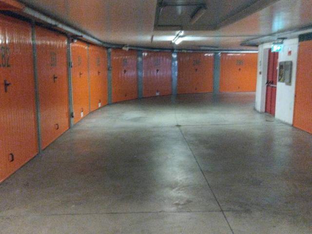 Box in affitto a De Angeli - Monte Rosa, Milano