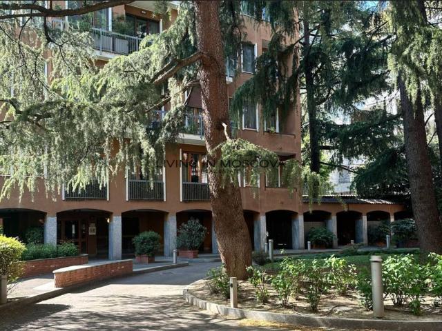 Box in affitto a Centro storico, Milano