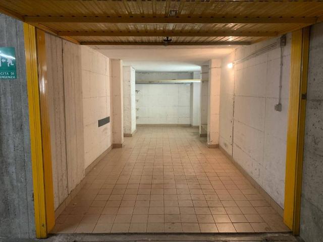 Box in affitto a Municipio 6, Milano