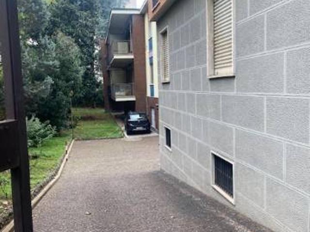 Box in affitto a Municipio 9, Milano