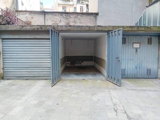 Box in affitto a Municipio 1, Milano