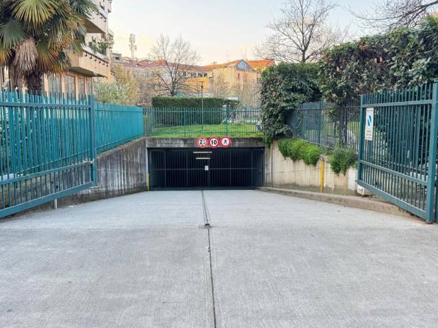 Box in affitto a Municipio 9, Milano