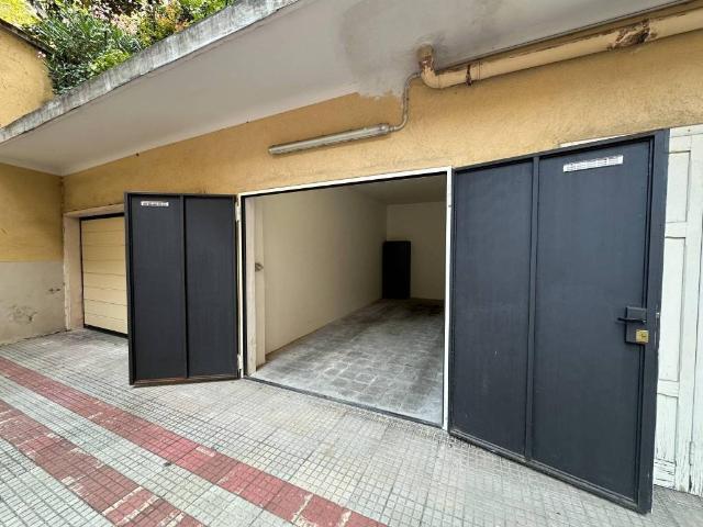 Box in affitto a Municipio 7, Milano