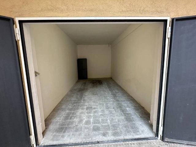 Box in affitto a Municipio 7, Milano