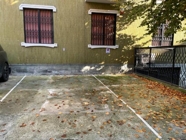 Box in affitto a Bullona, Milano