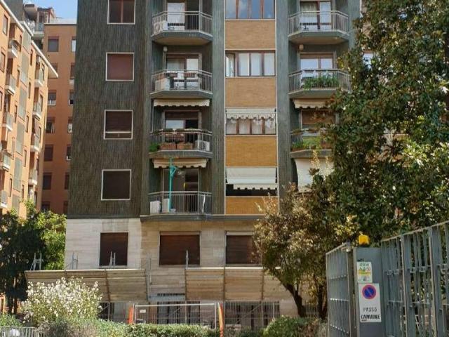 Box in affitto a Municipio 4, Milano