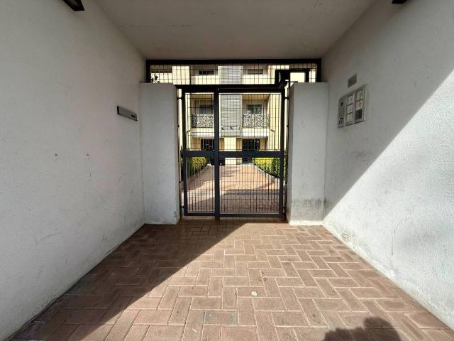 Box in affitto a Municipio 9, Milano