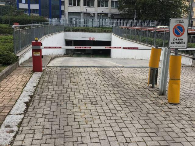 Box in affitto a Municipio 9, Milano