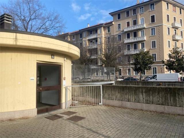 Box in affitto a Municipio 4, Milano