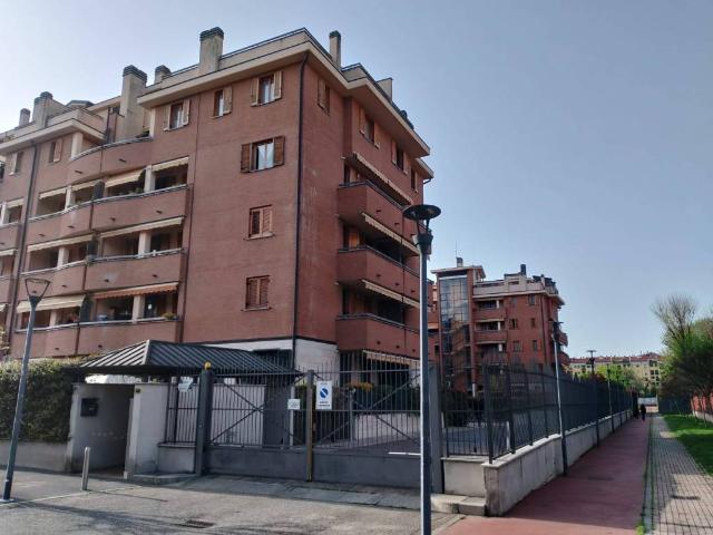 Box in affitto a Municipio 9, Milano