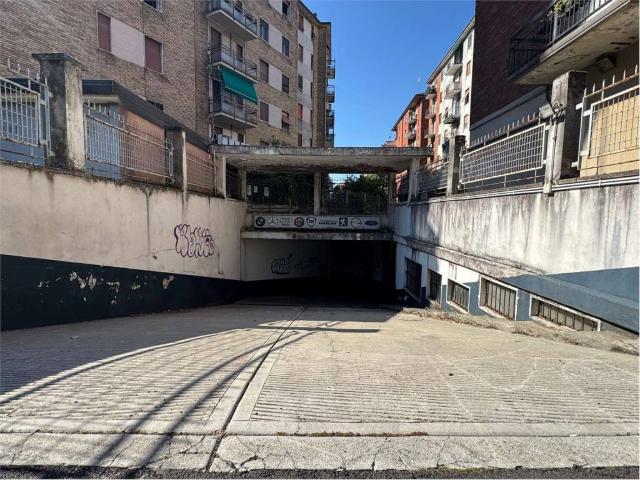 Box in affitto a Bande Nere, Milano