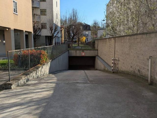 Box in affitto a Municipio 9, Milano