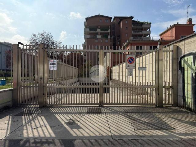 Box in affitto a Municipio 9, Milano