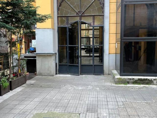 Box in affitto a Municipio 6, Milano