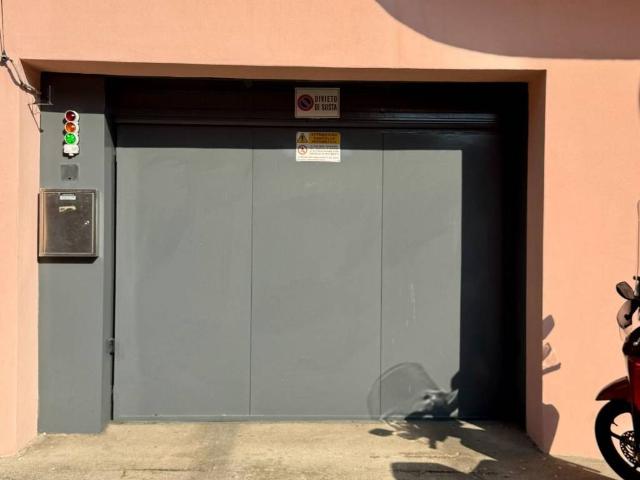 Box in affitto a Municipio 1, Milano