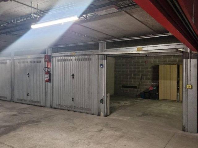 Box in affitto a Sarpi, Milano