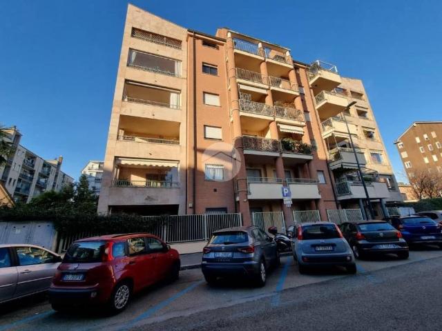 Box in affitto a Dergano, Milano