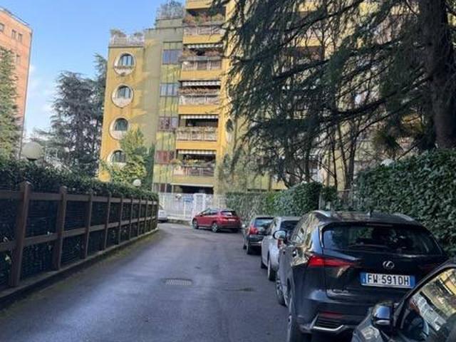 Box in affitto a Municipio 7, Milano