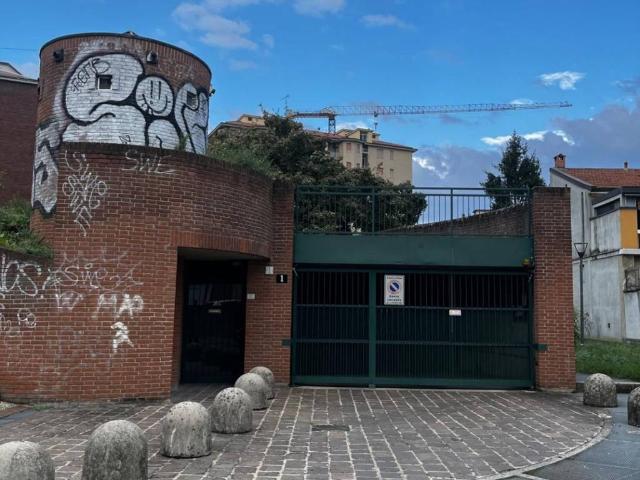 Box in affitto a Municipio 2, Milano
