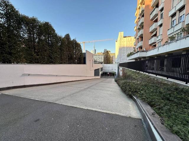 Box in affitto a Brera, Milano