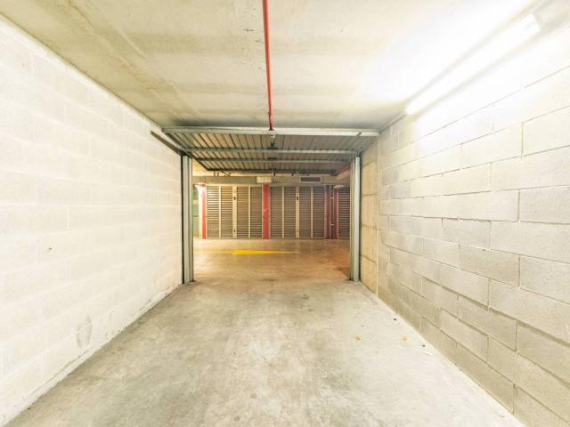 Box in affitto a Ticinese, Milano