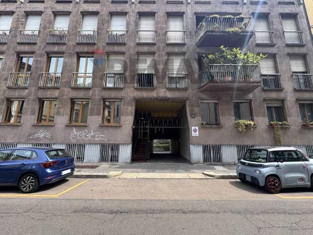 Box in affitto a Municipio 1, Milano