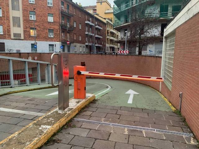 Box in affitto a Municipio 1, Milano