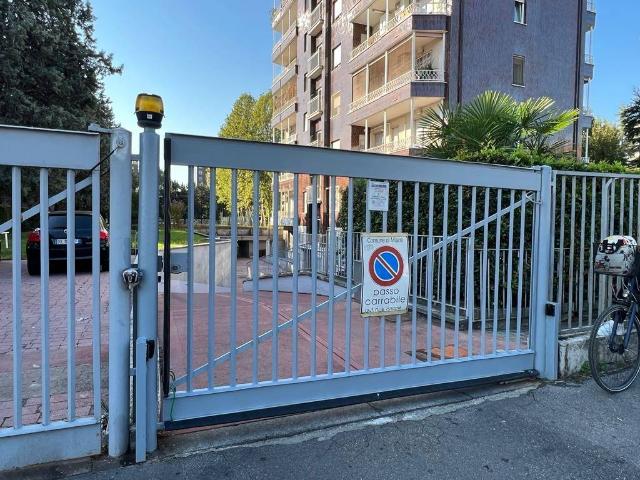 Box in affitto a Municipio 6, Milano