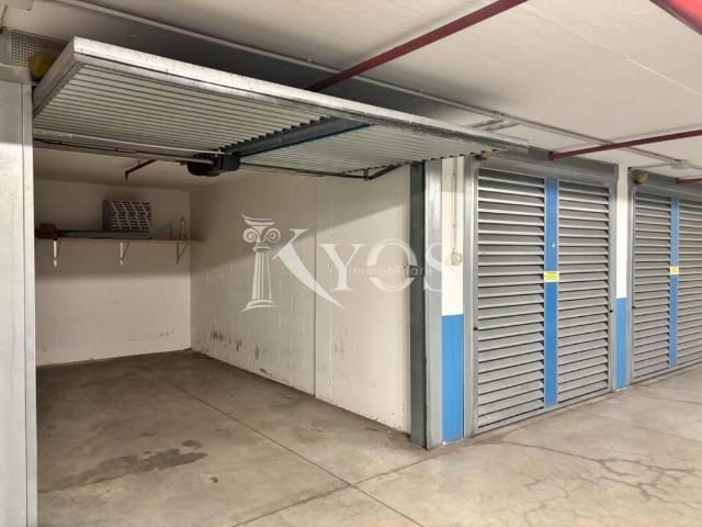 Box in affitto a Centrale, Milano