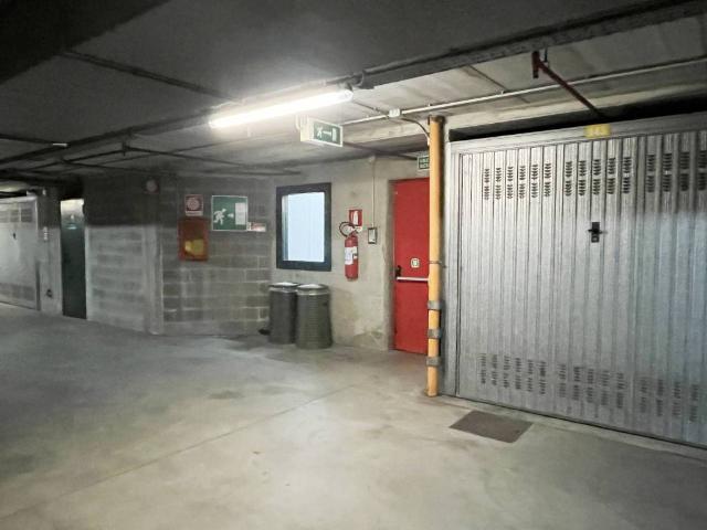 Box in affitto a Municipio 1, Milano