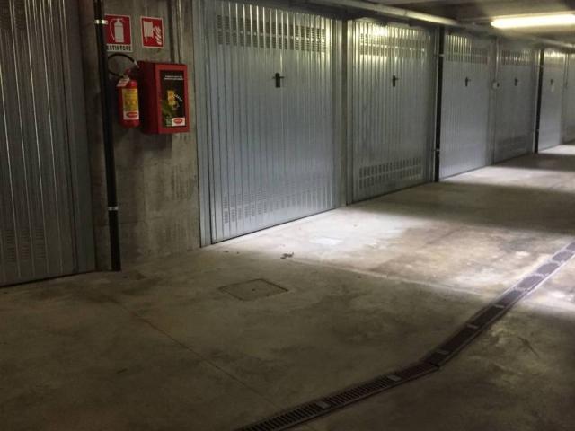 Box in affitto a Barona, Milano