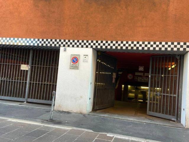 Box in affitto a Brera, Milano