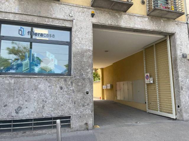 Box in affitto a Municipio 6, Milano