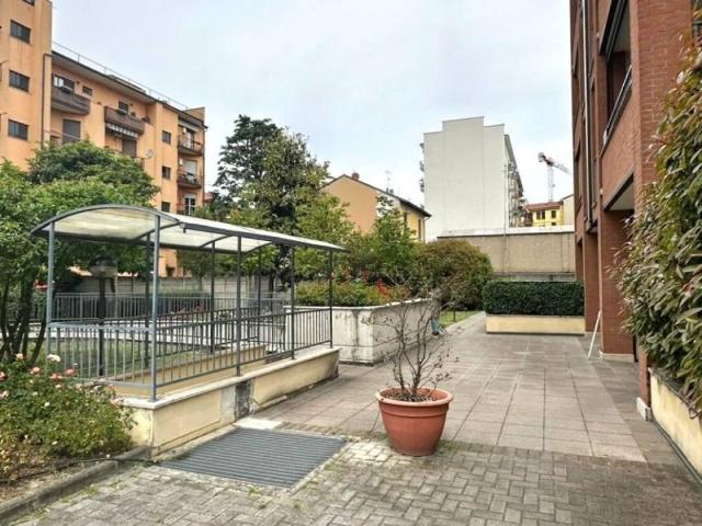 Box in affitto a Municipio 6, Milano