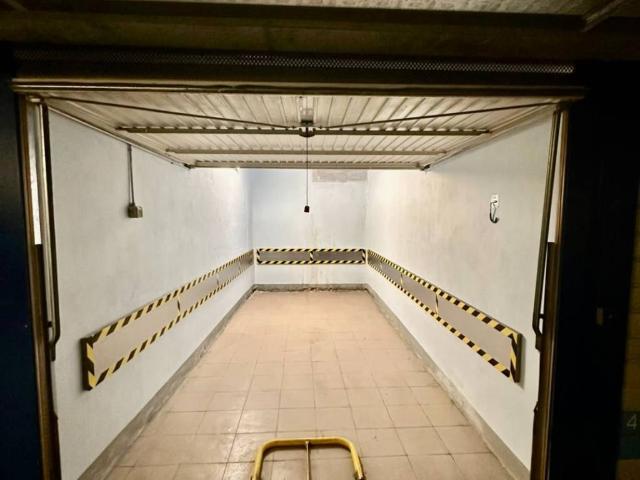 Box in affitto a Municipio 1, Milano